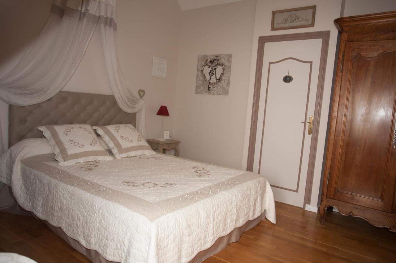 Bed and Breakfast Les Jarrieres Dame-Marie-les-Bois Esterno foto
