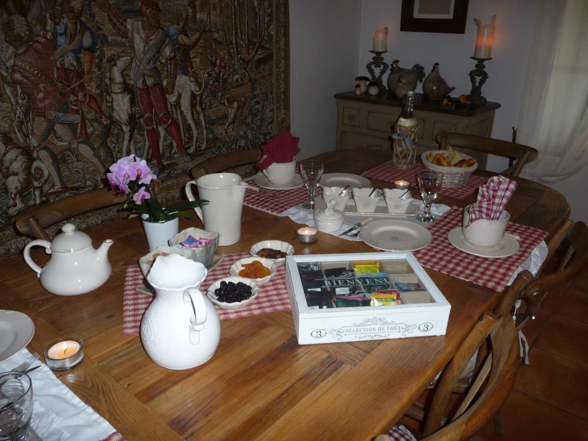 Bed and Breakfast Les Jarrieres Dame-Marie-les-Bois Esterno foto