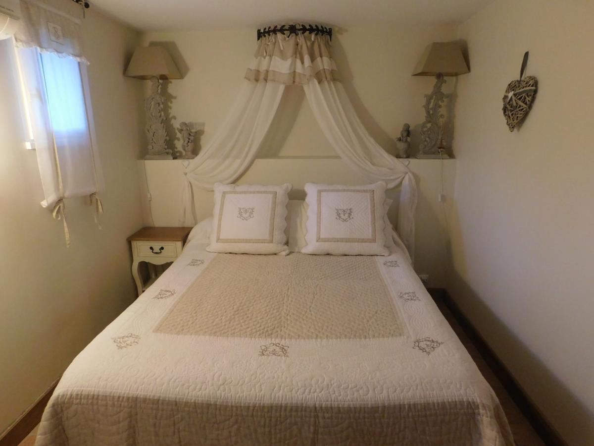 Bed and Breakfast Les Jarrieres Dame-Marie-les-Bois Esterno foto
