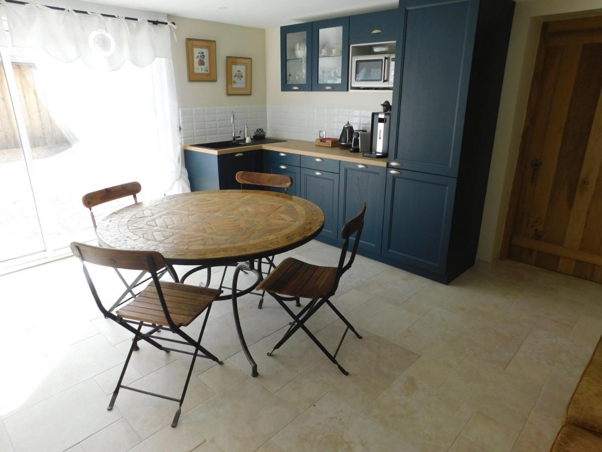 Bed and Breakfast Les Jarrieres Dame-Marie-les-Bois Esterno foto