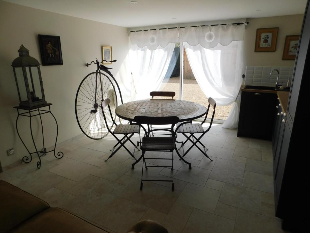 Bed and Breakfast Les Jarrieres Dame-Marie-les-Bois Esterno foto